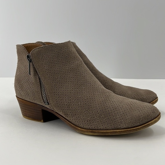 𝅺LUCKY Brand Suede Tan Perforated Laser Cut Ankle Boots Leather Size 7.5 - Picture 2 of 8